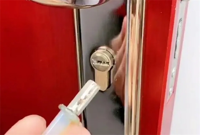 热熔胶-钥匙断在锁孔里怎么办 教你一招不用再花钱请开锁师傅 自己搞定
